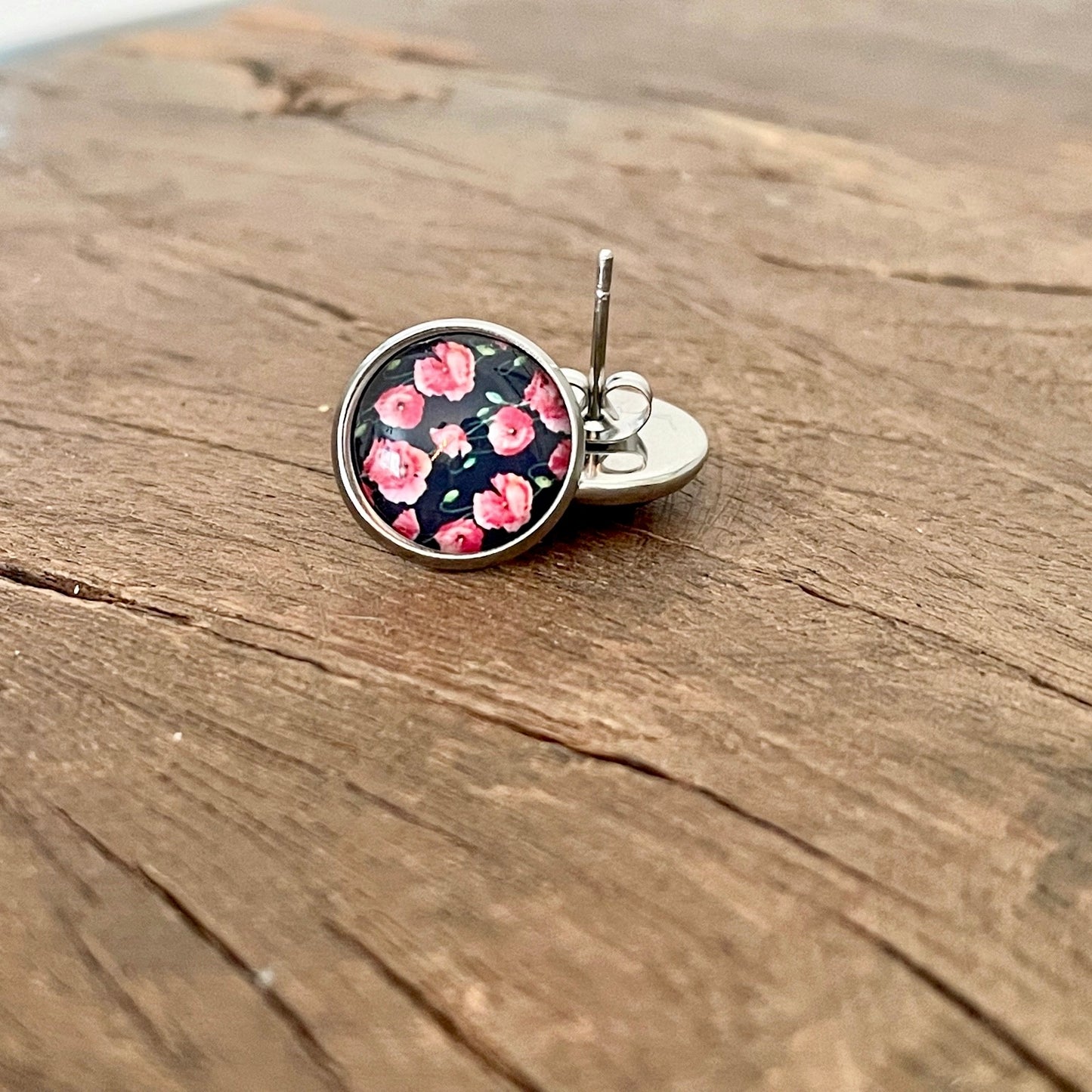 Clous d’oreilles fleuris rouge