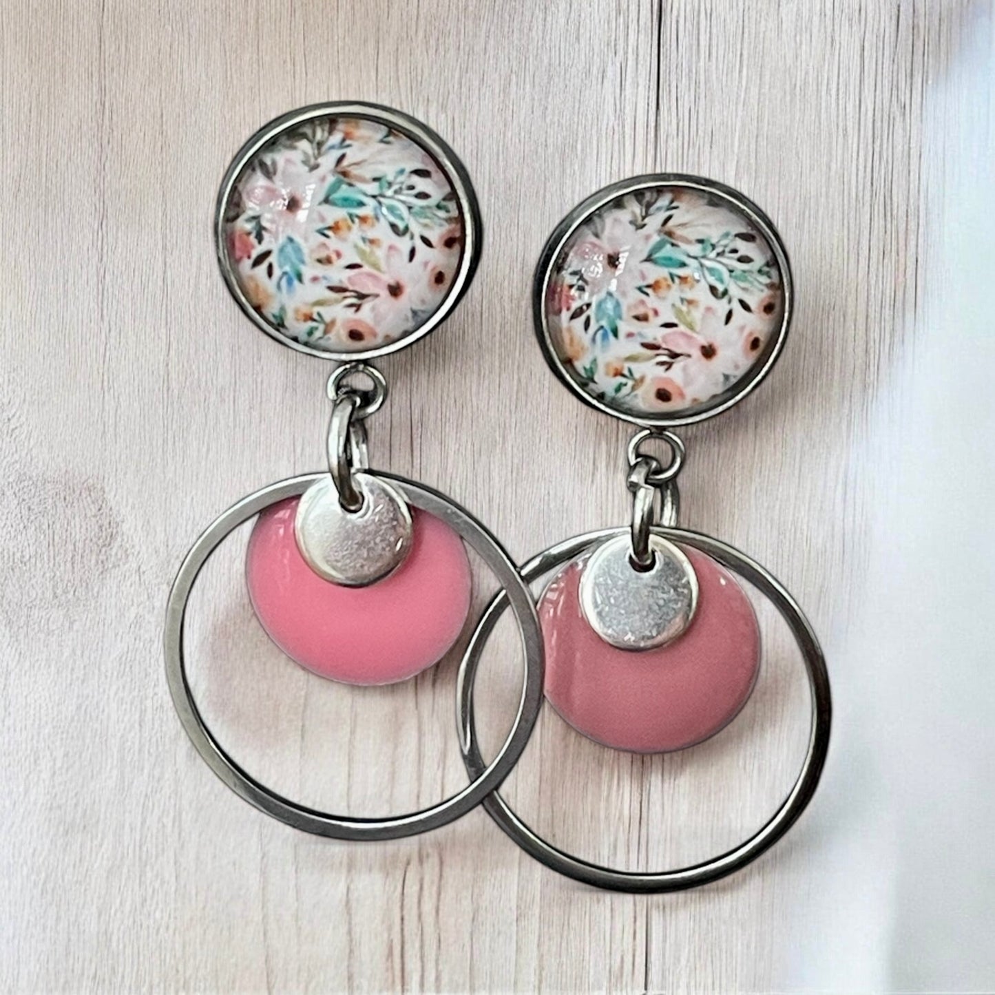 Cabochons et anneaux rose