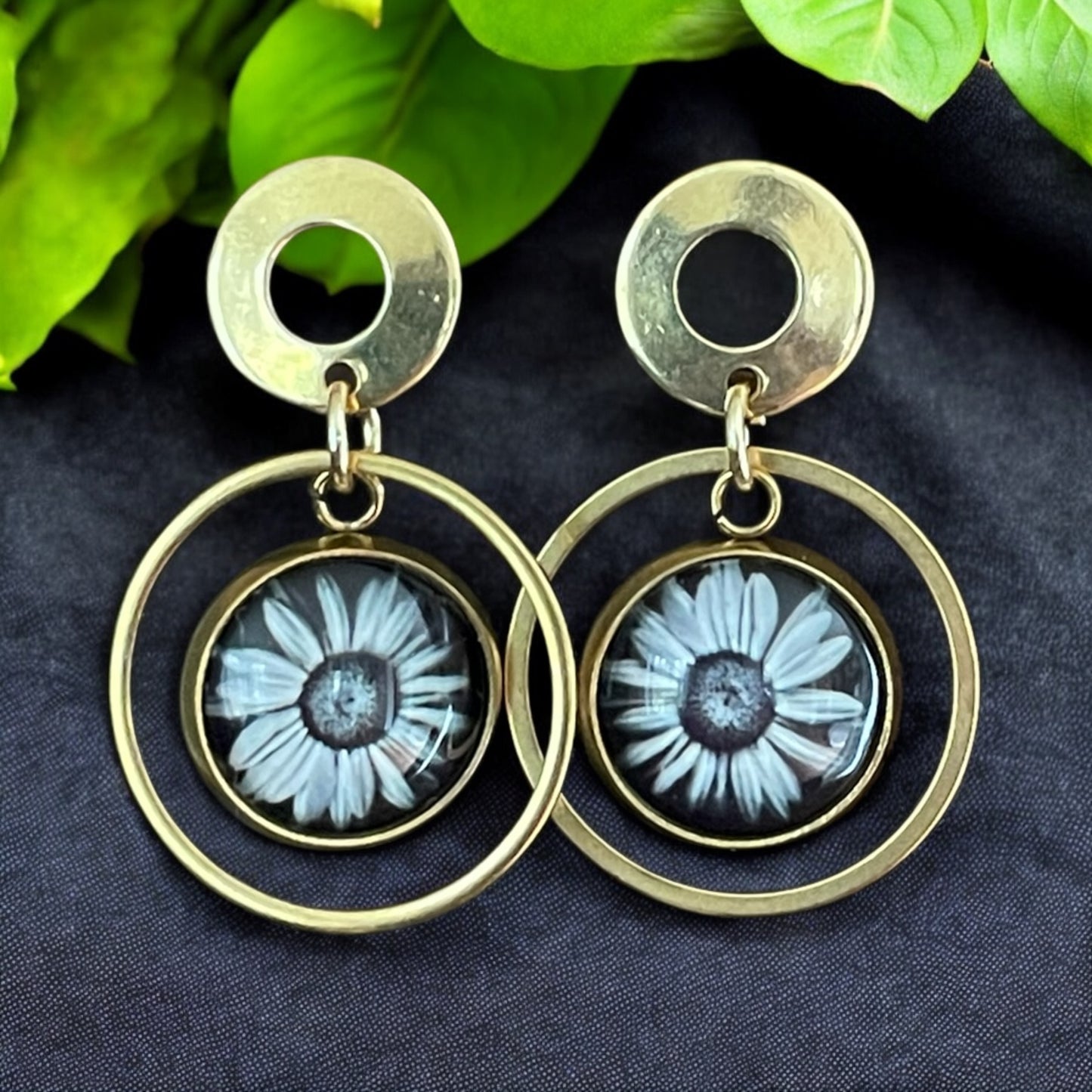 Boucles d’oreilles marguerites noires