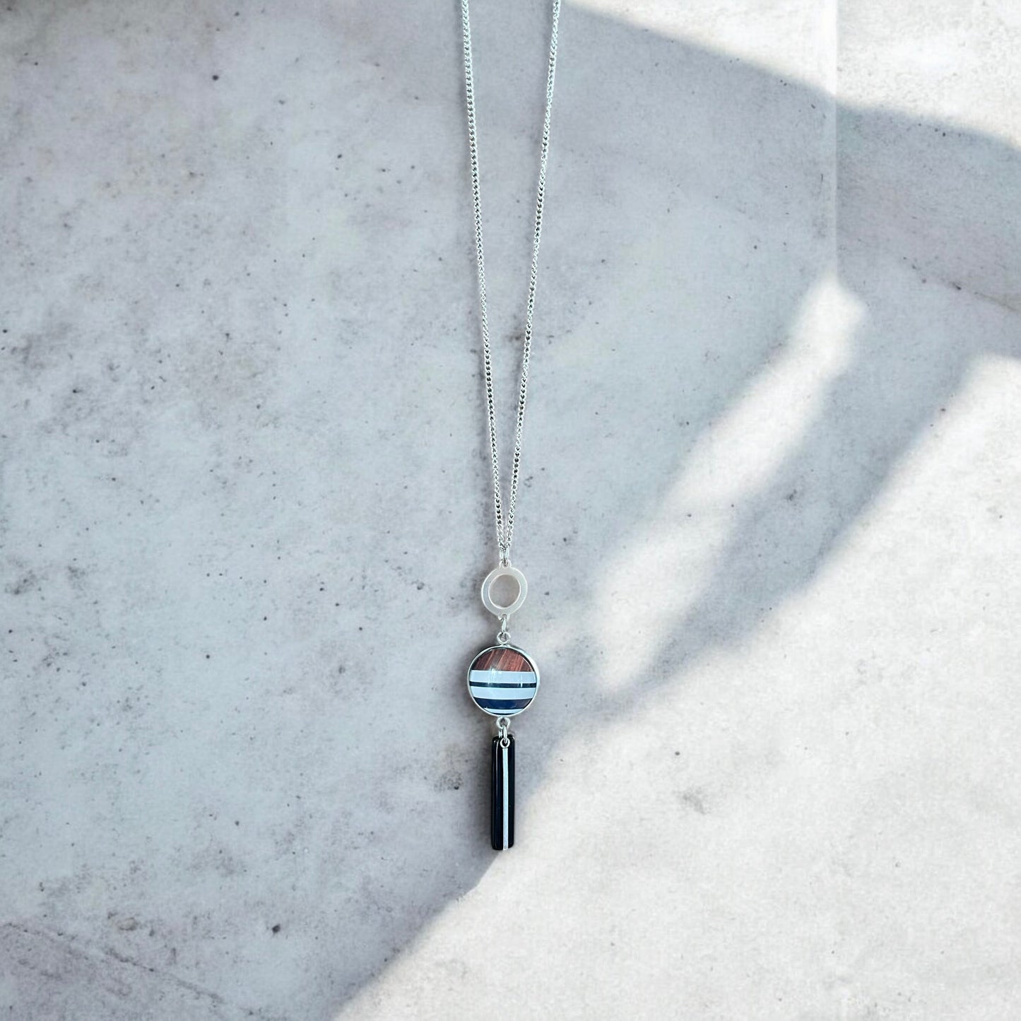 Collier long rayures