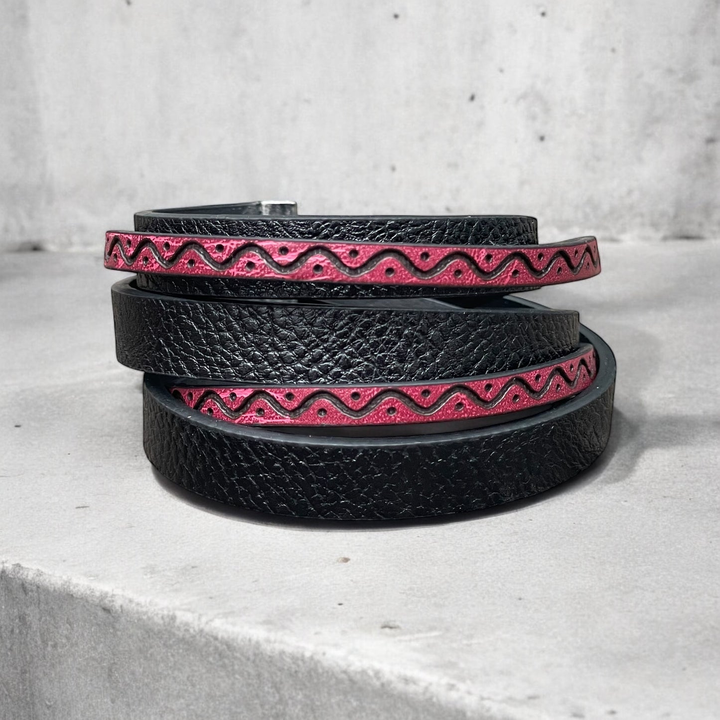 Bracelet de cuir rouge et noir