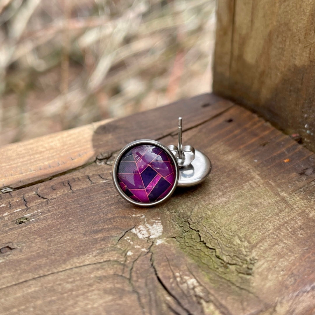 Clous d’oreilles violet et noir