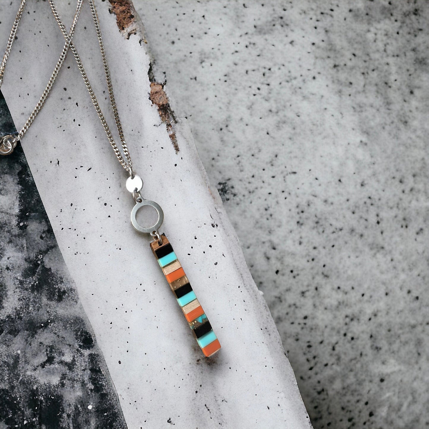 Collier long bois et résine