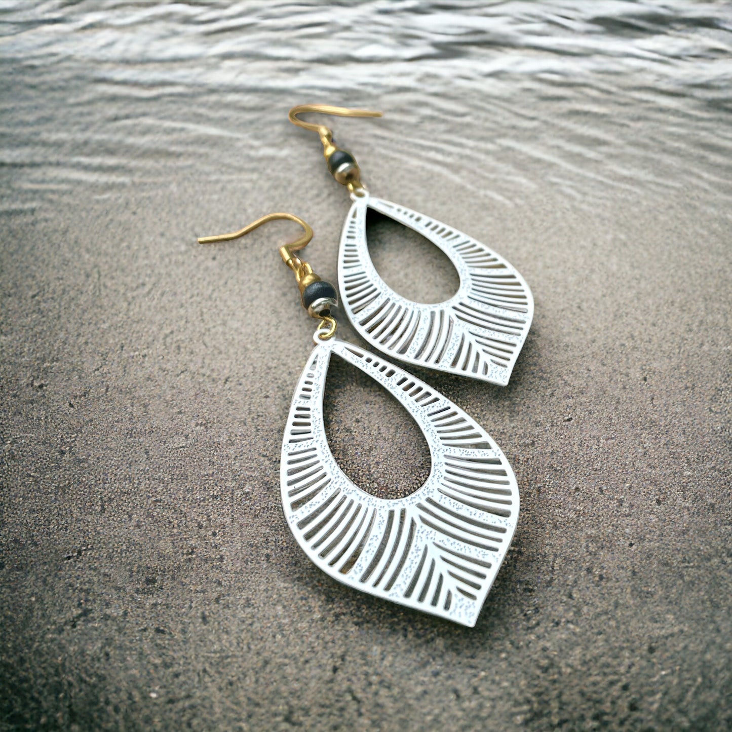 Boucles filigranes blanches