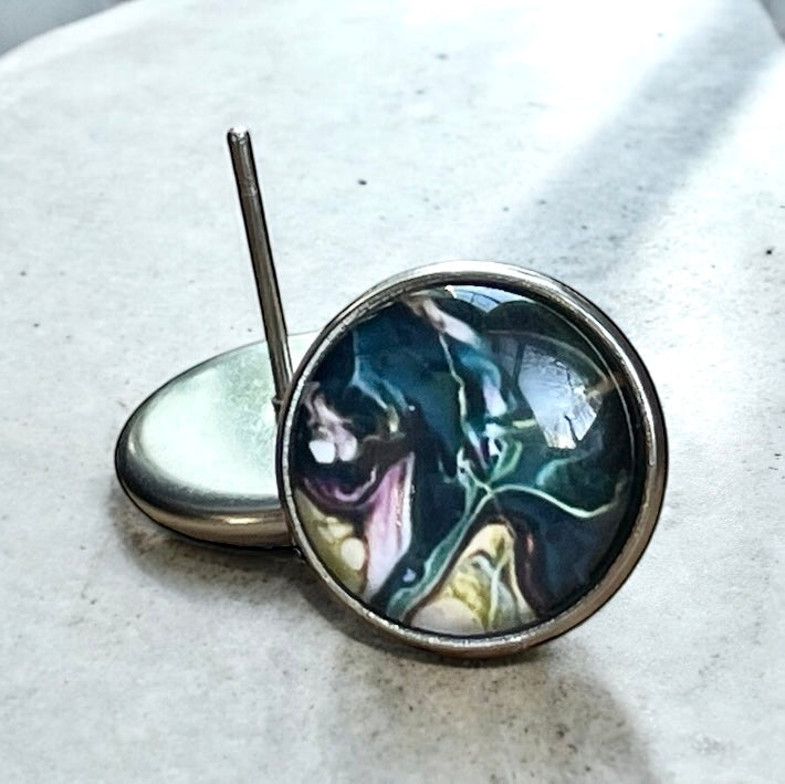 Clous d’oreilles abstraits