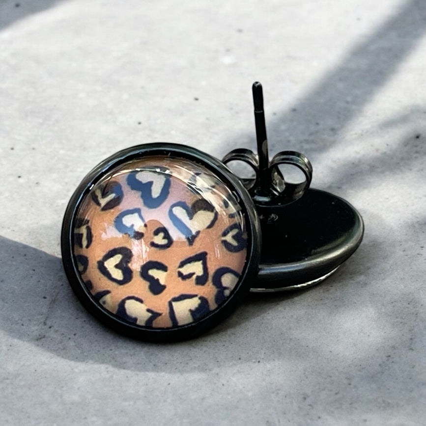 Clous d’oreilles coeurs léopard