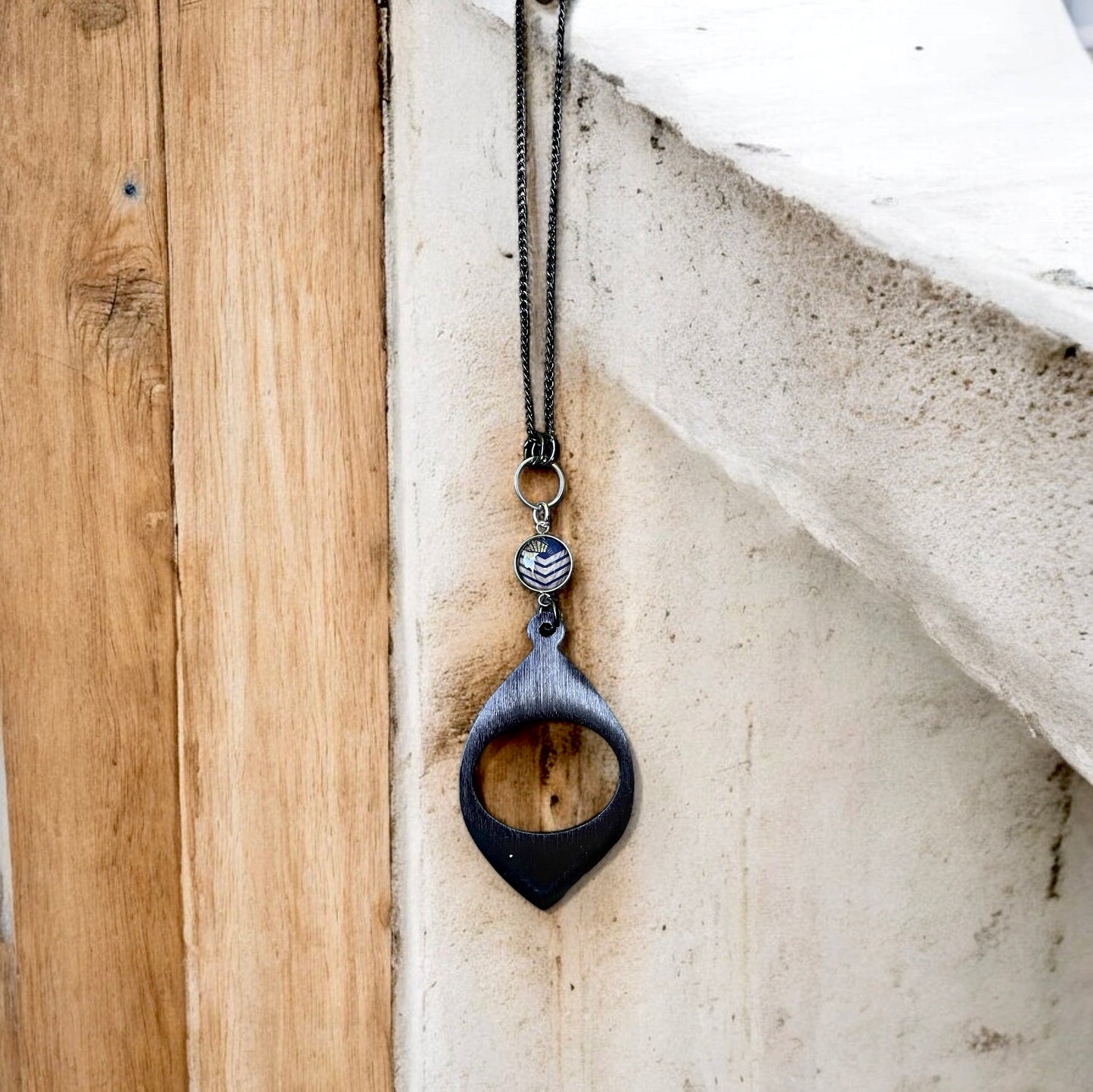 Collier goutte noire