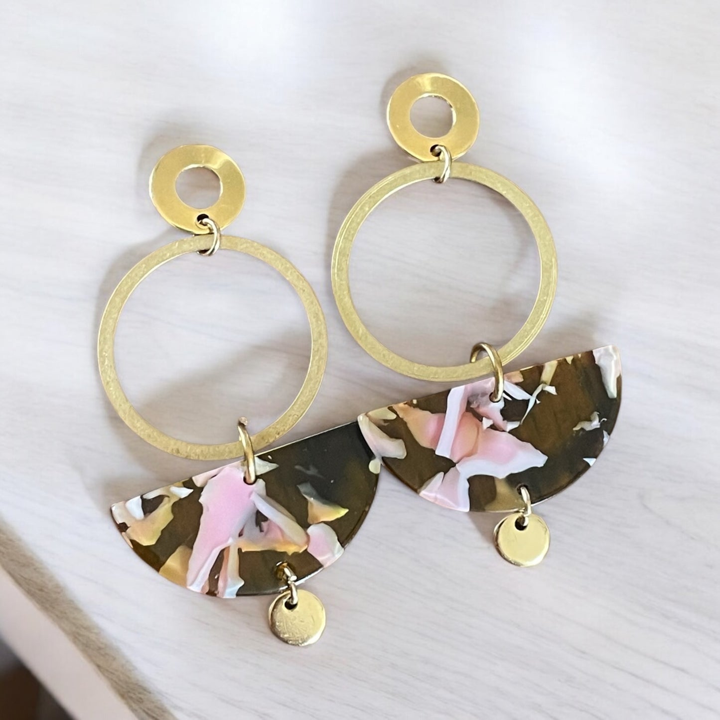 Anneaux et acrylique