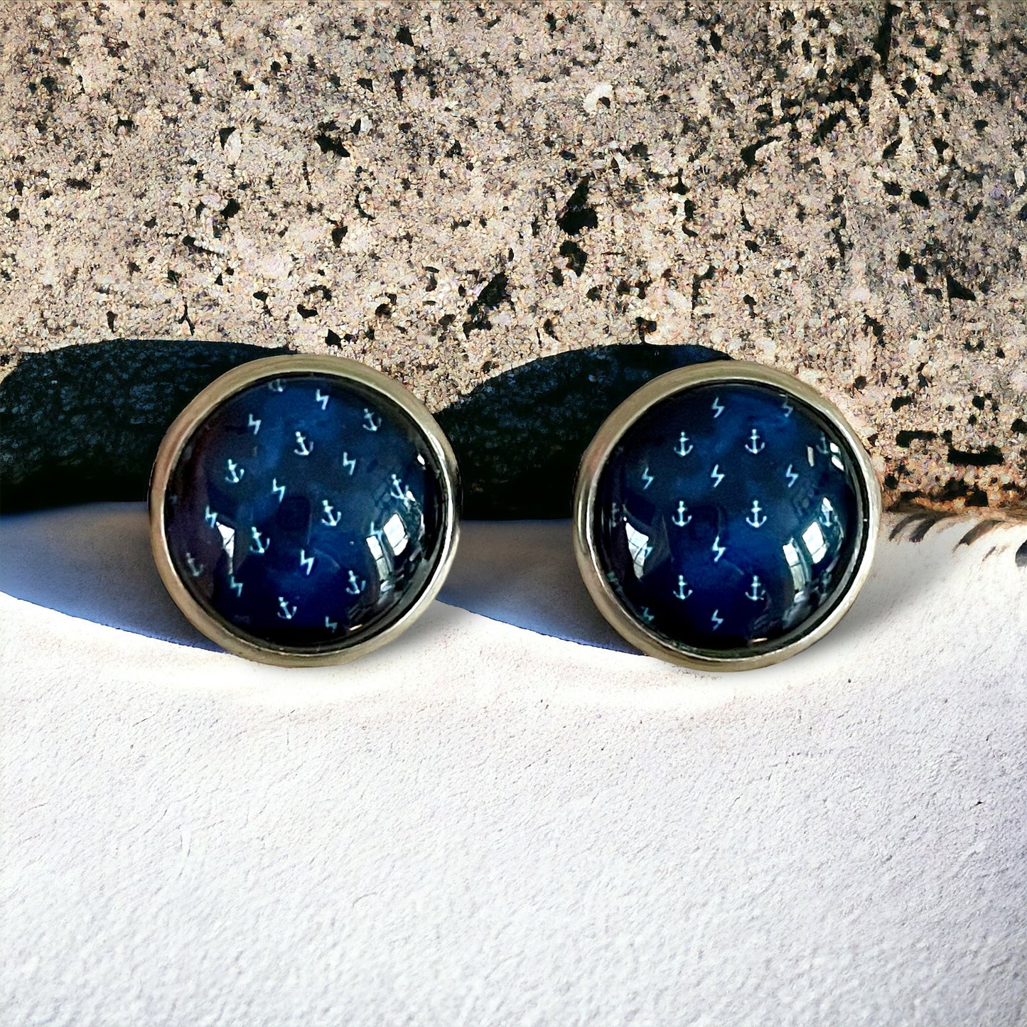 Clous d’oreilles ancres marine