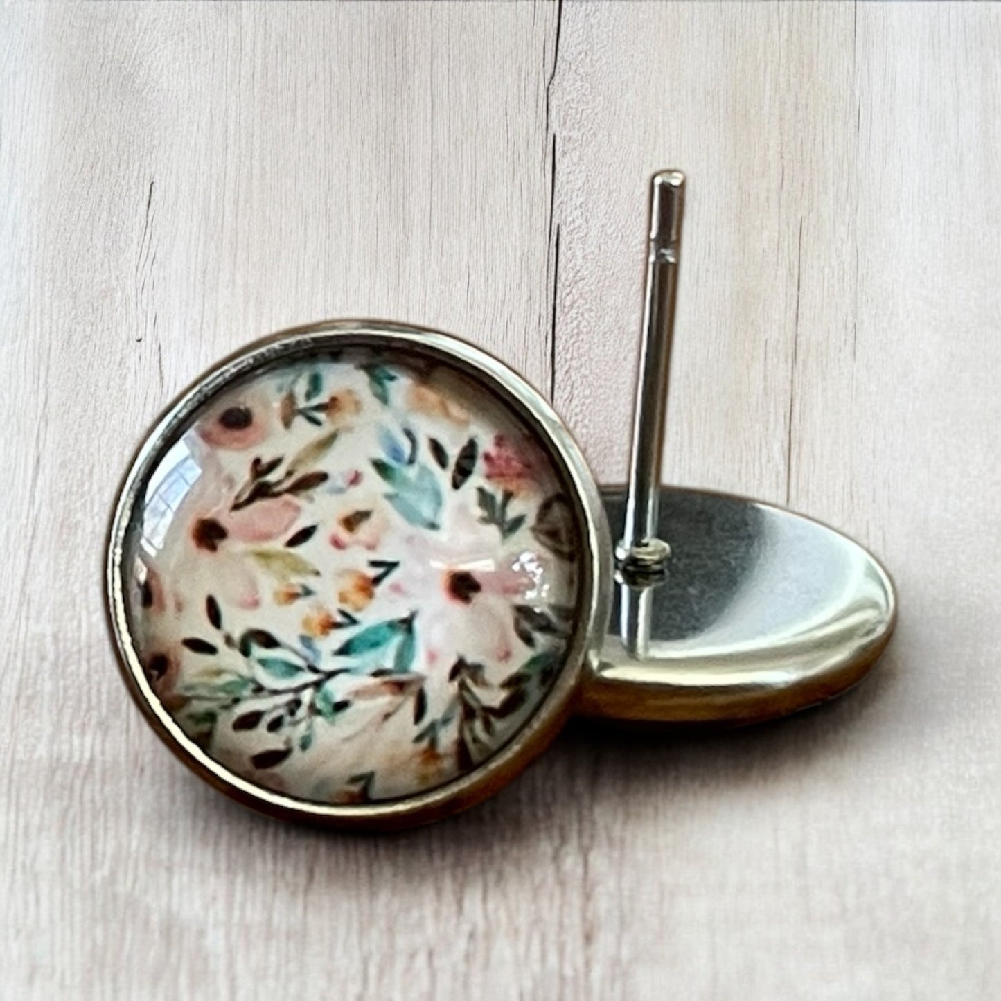 Clous d’oreilles fleurs pastel