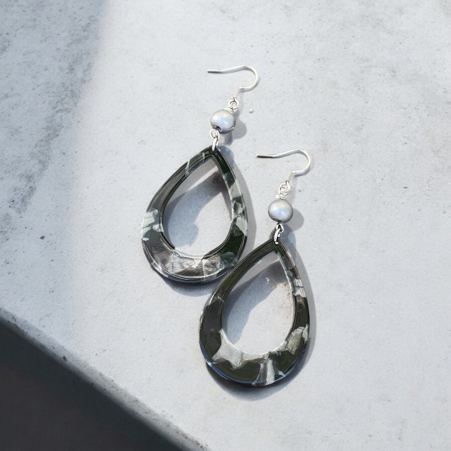 Boucles gouttes noir et argent