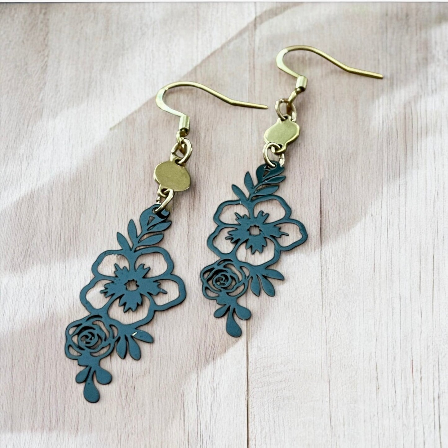Boucles fleurs noir