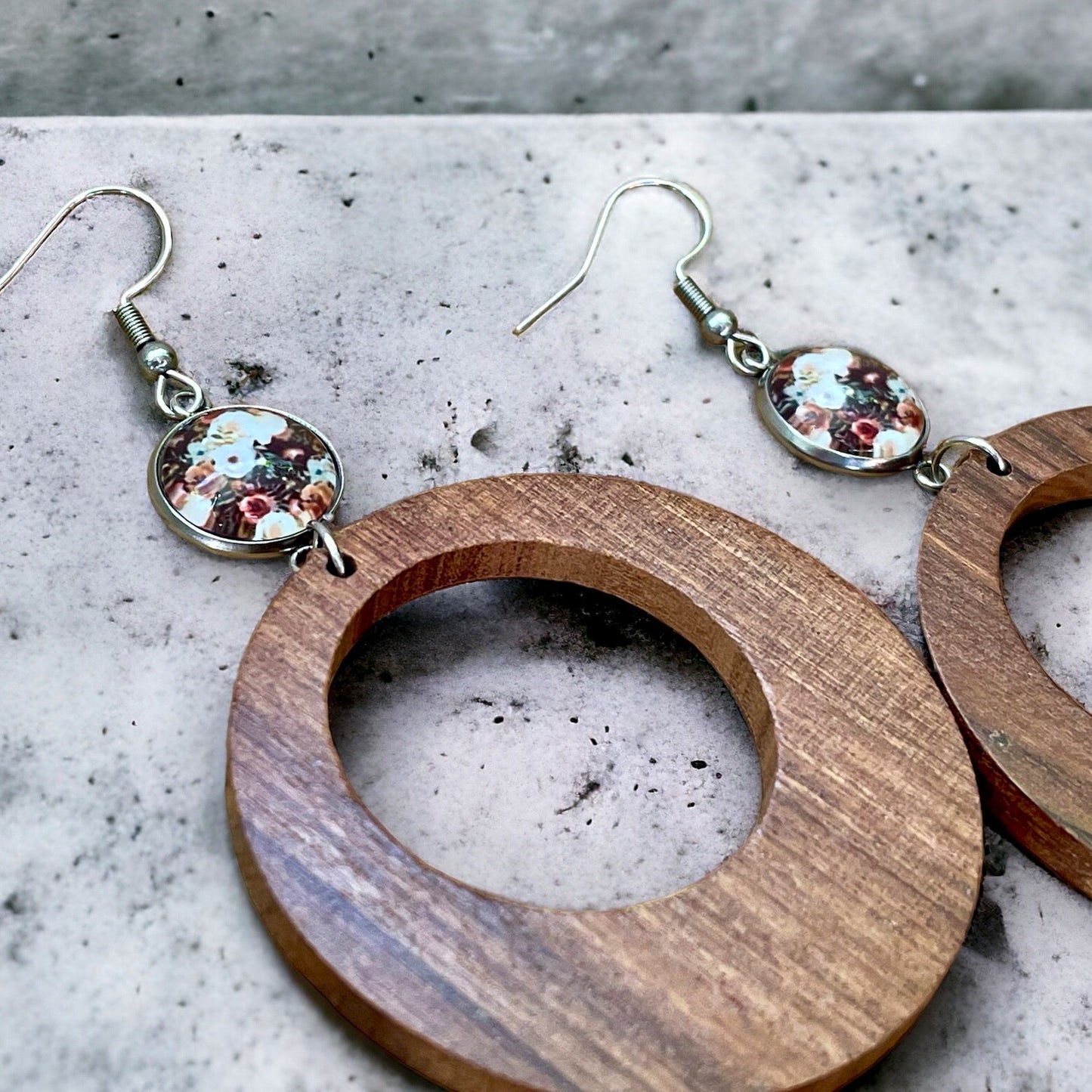 Grands anneaux de bois fleuris