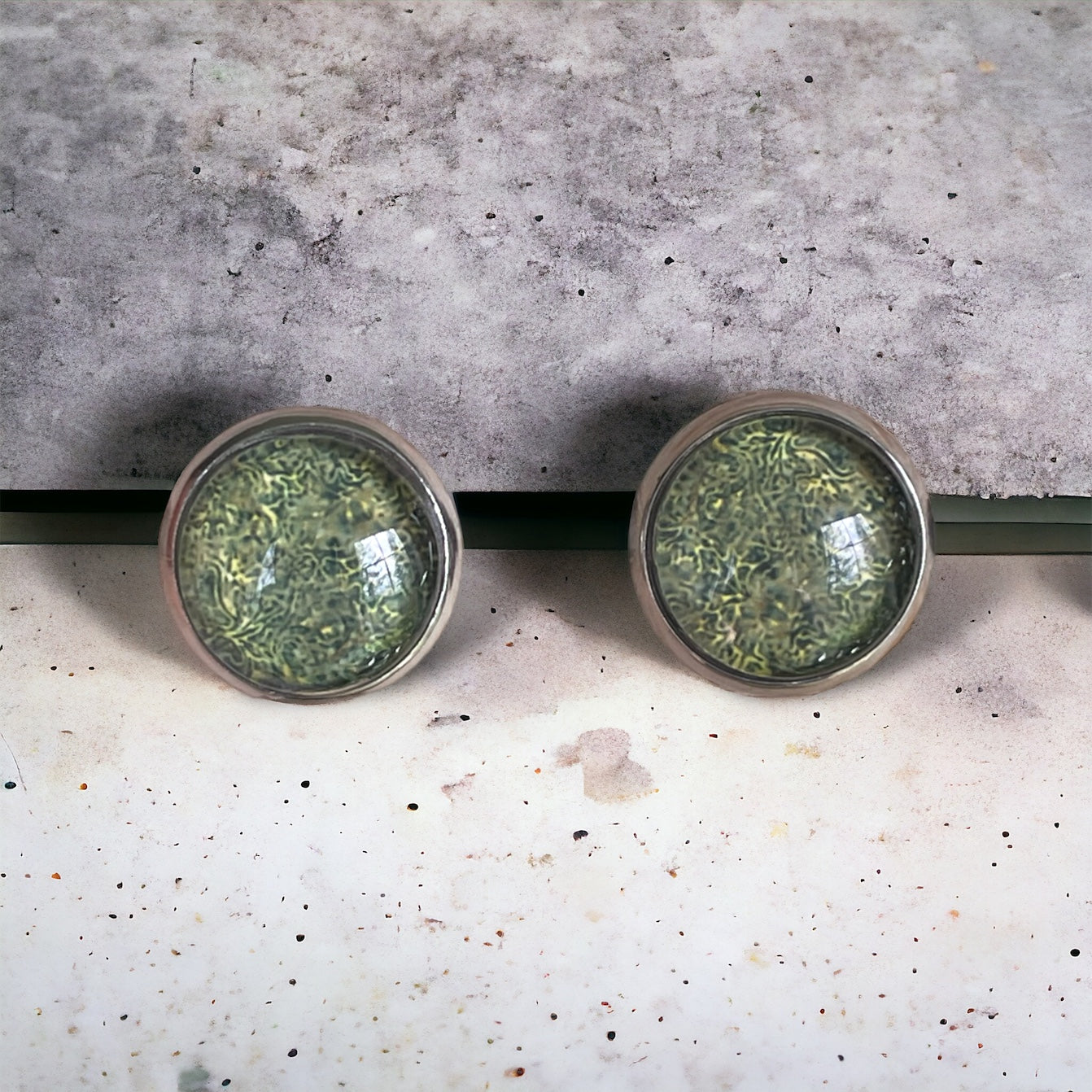 Clous d’oreilles vert