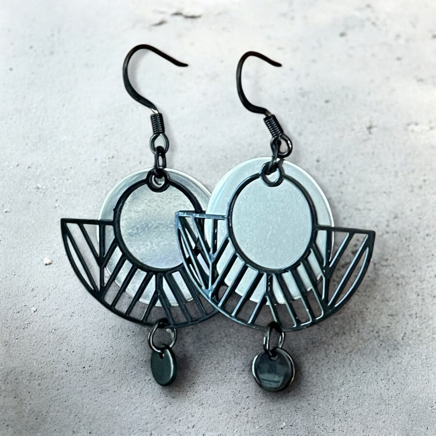 Boucles modernes noires