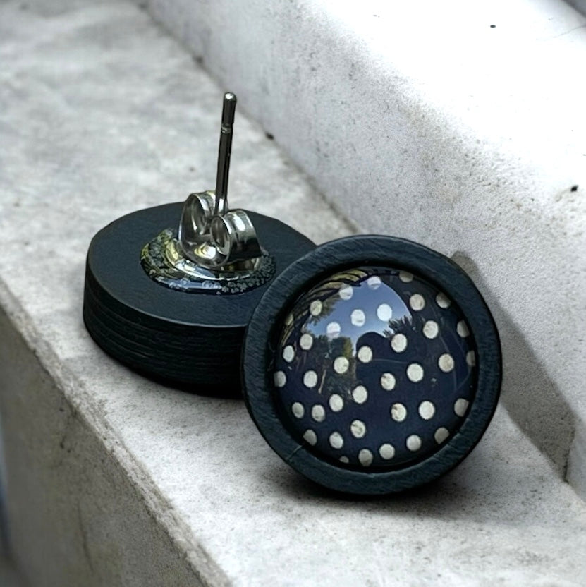 Clous d’oreilles noir et bronze