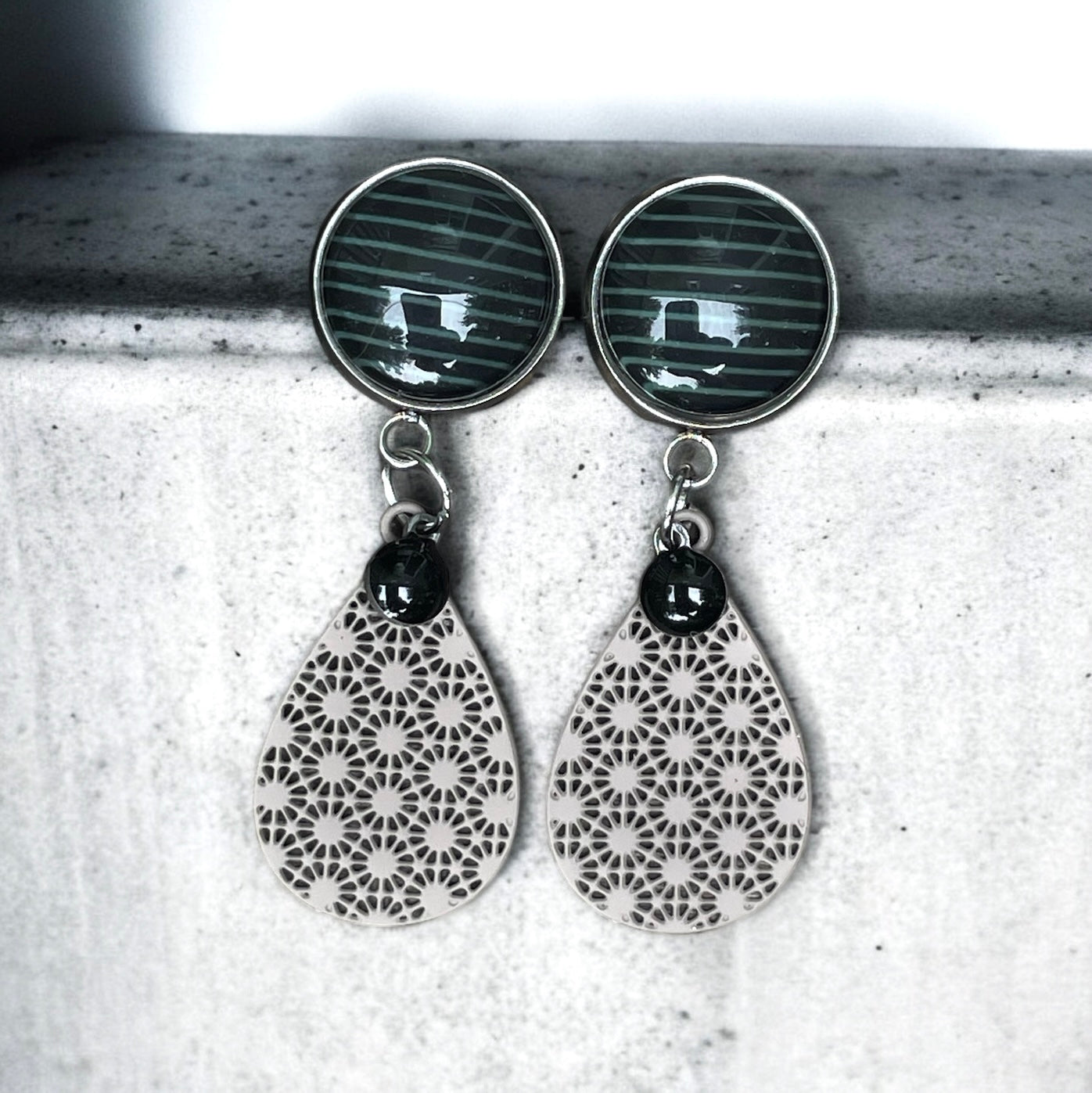 Boucles d’oreilles beiges et rayures