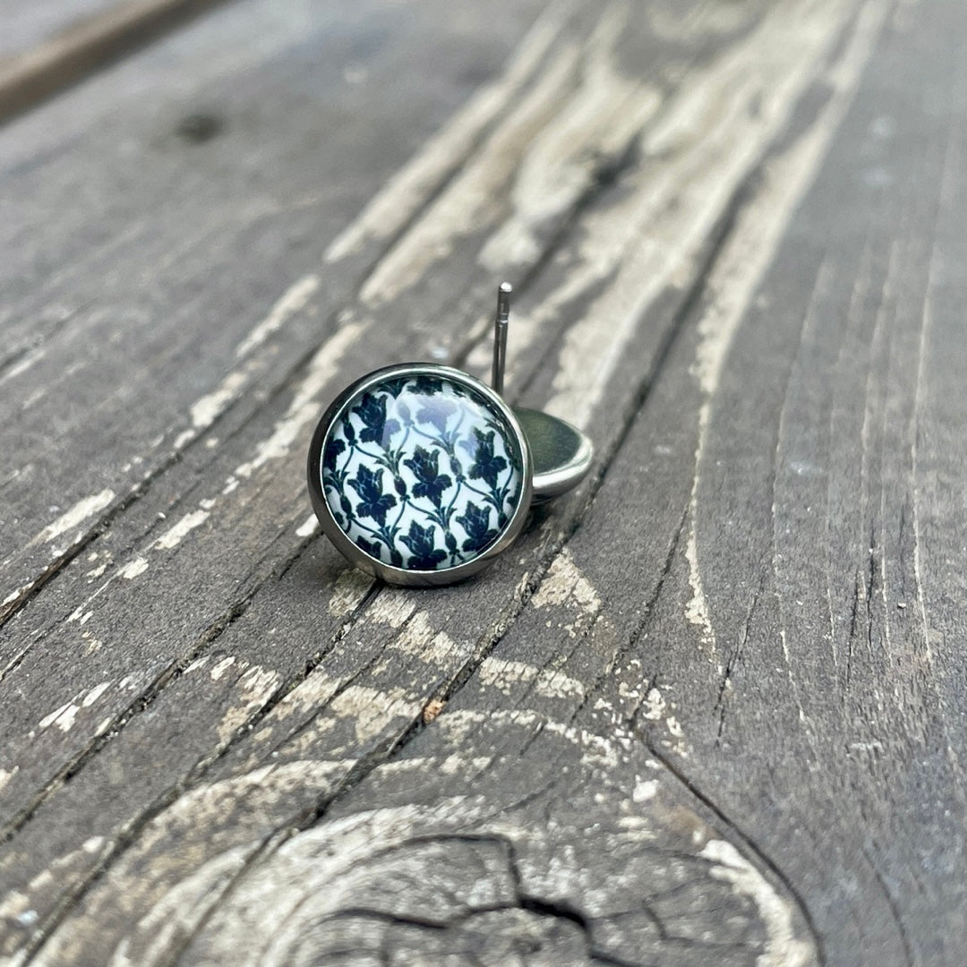 Clous d’oreilles noir et blanc