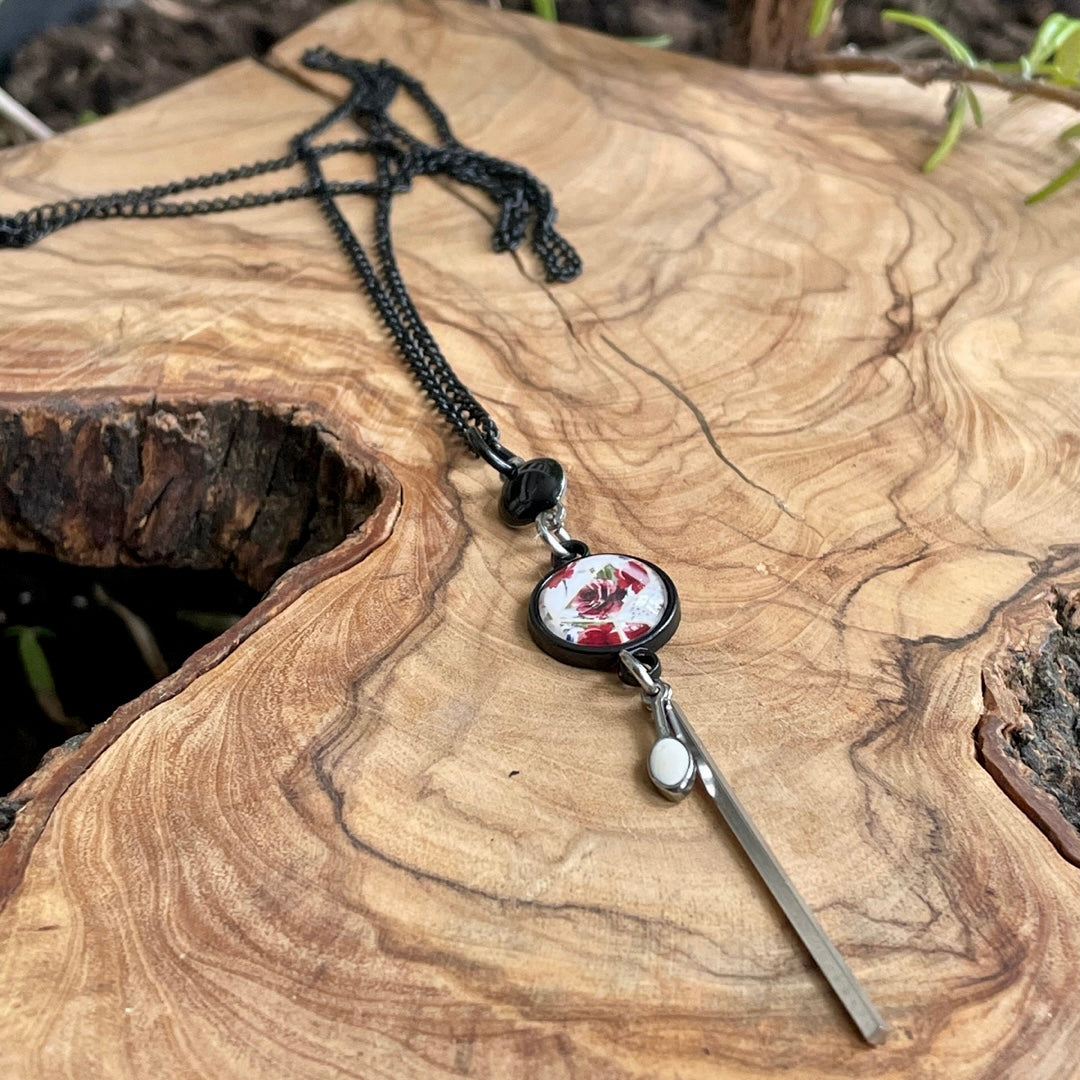 Sautoir fleuris roses rouges