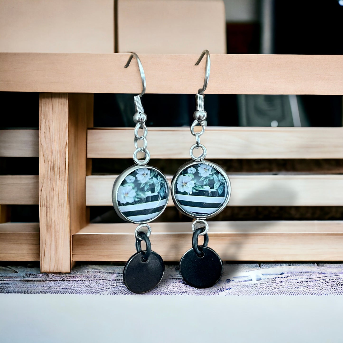 Boucles pendantes fleurs et rayures