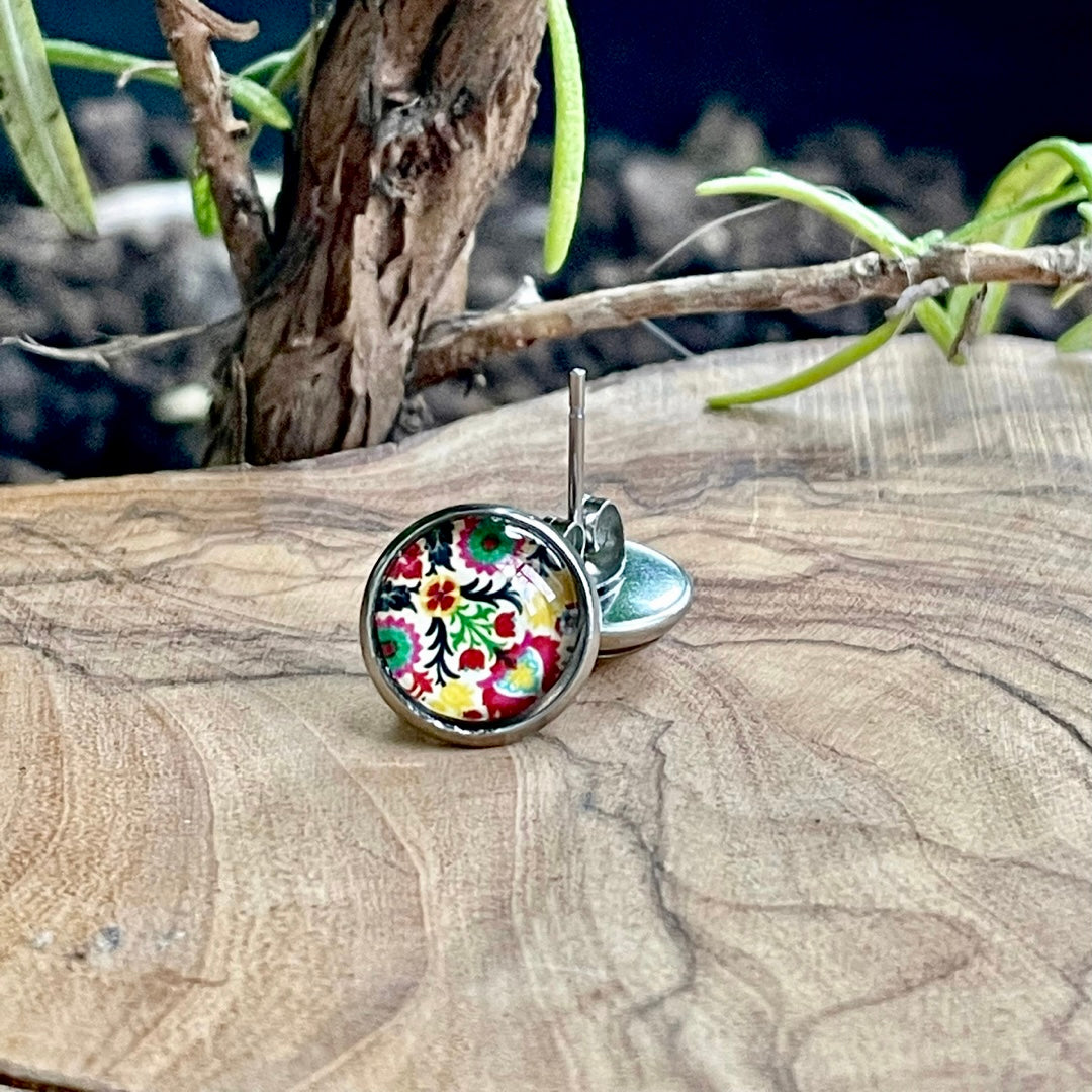 Petits Clous d’oreilles motif fleuris vintage