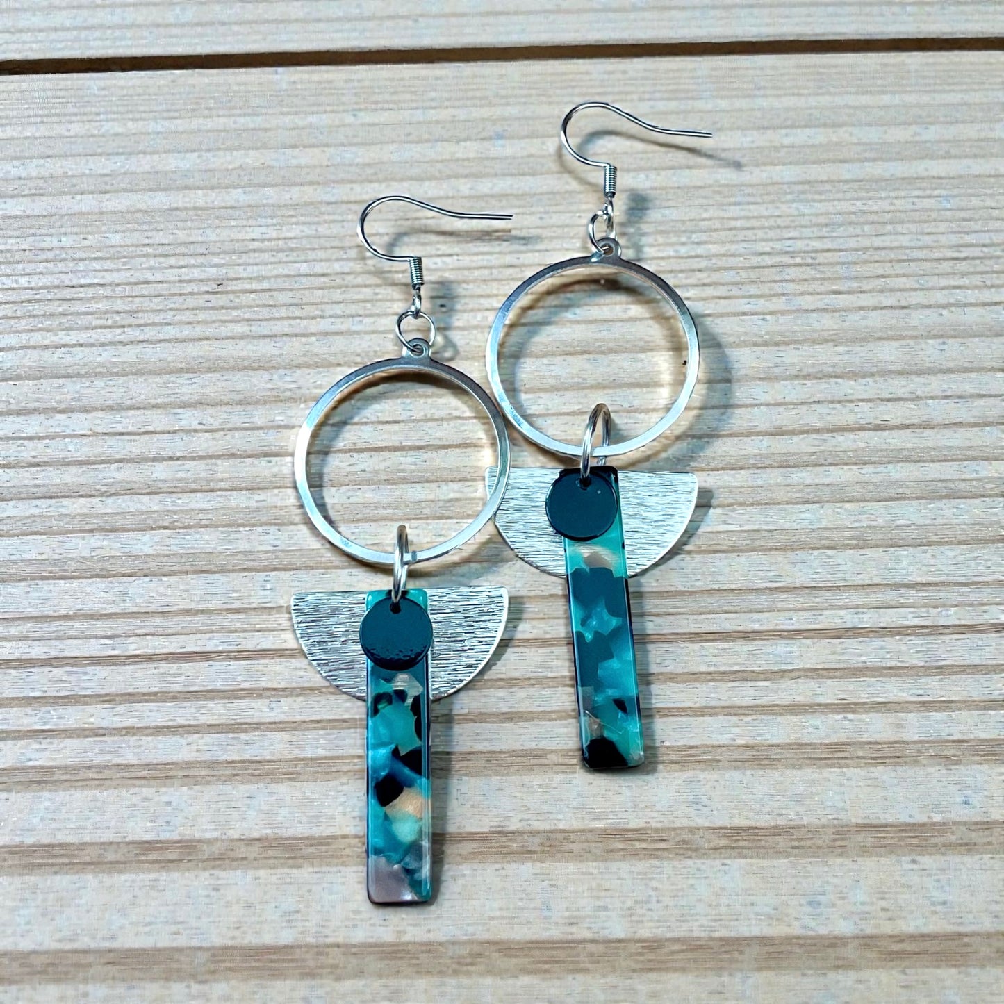 Boucles anneaux et acrylique