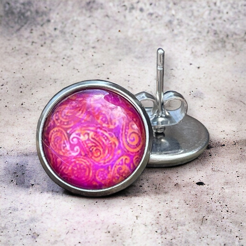 Clous d’oreilles fushia