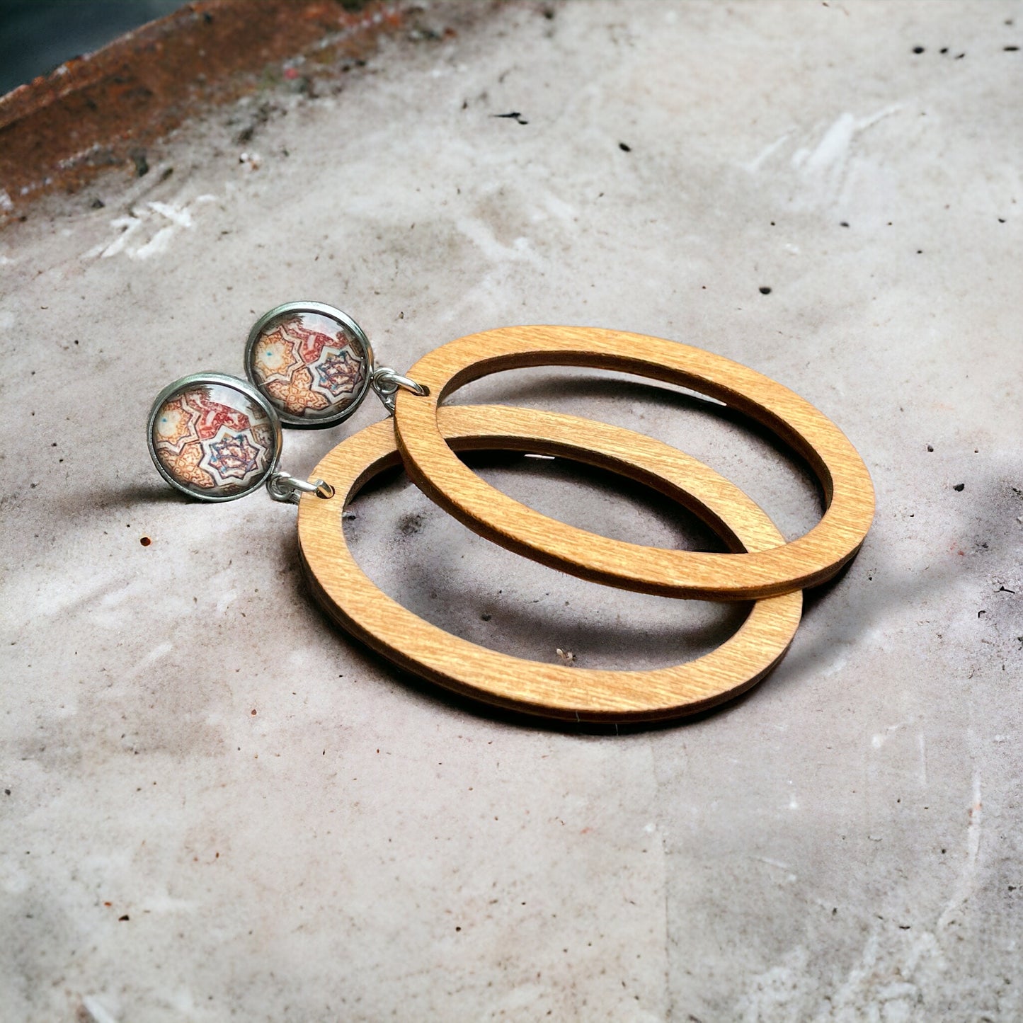 Anneaux de bois a motifs marocains