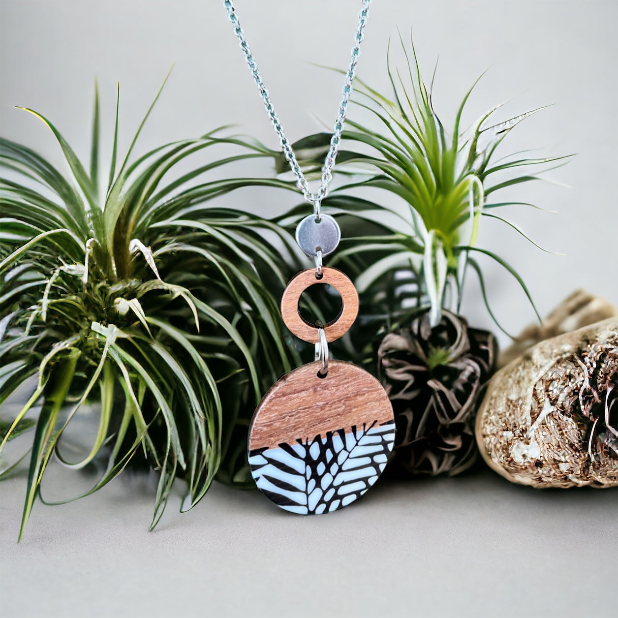 Collier bois et feuillage