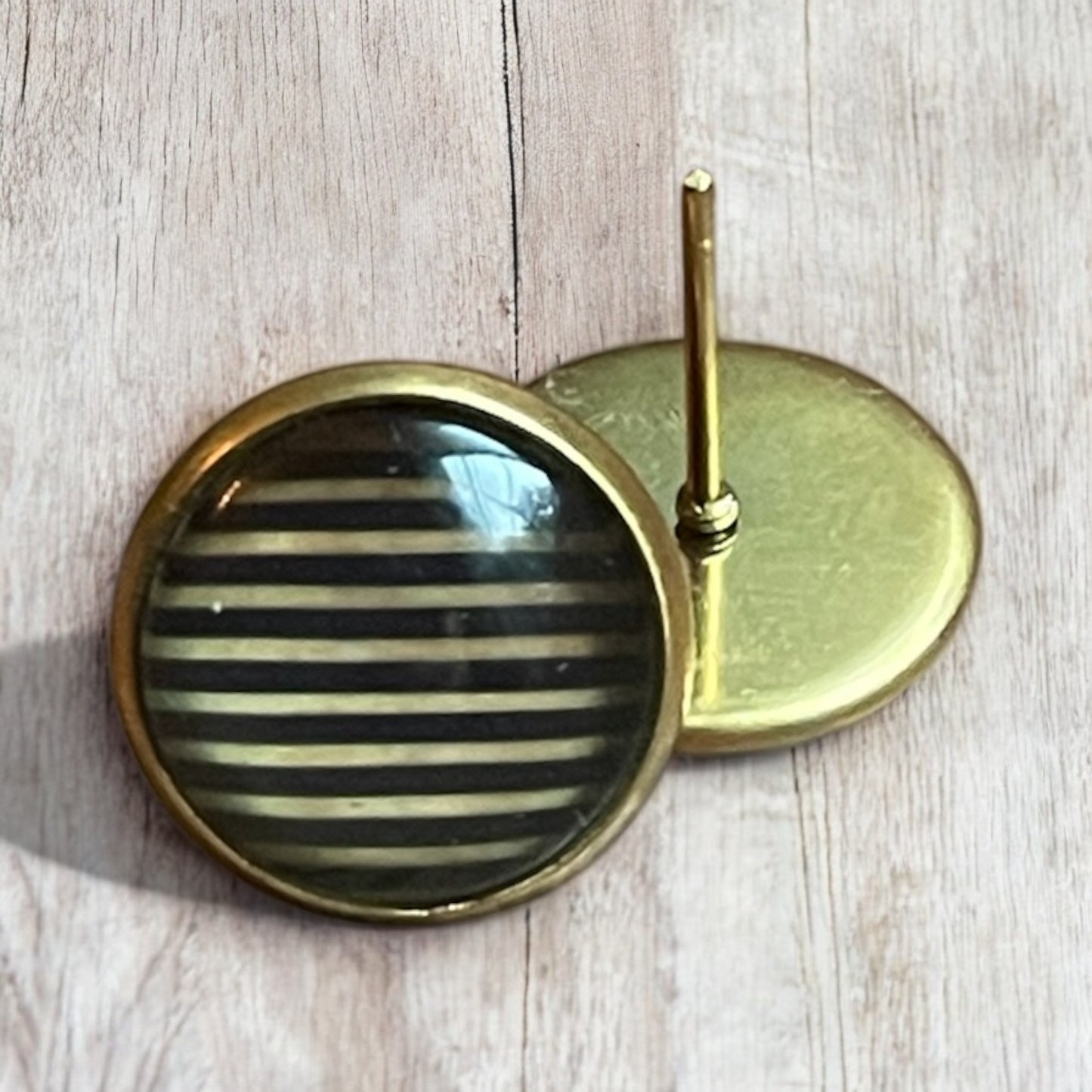 Boucles or et rayures