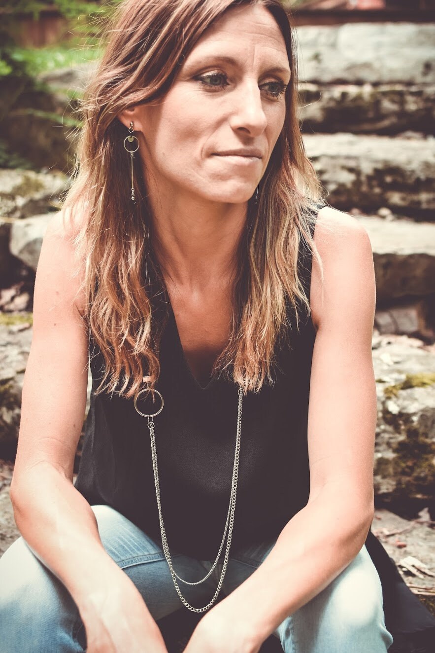 Longues boucles d’oreilles géométriques