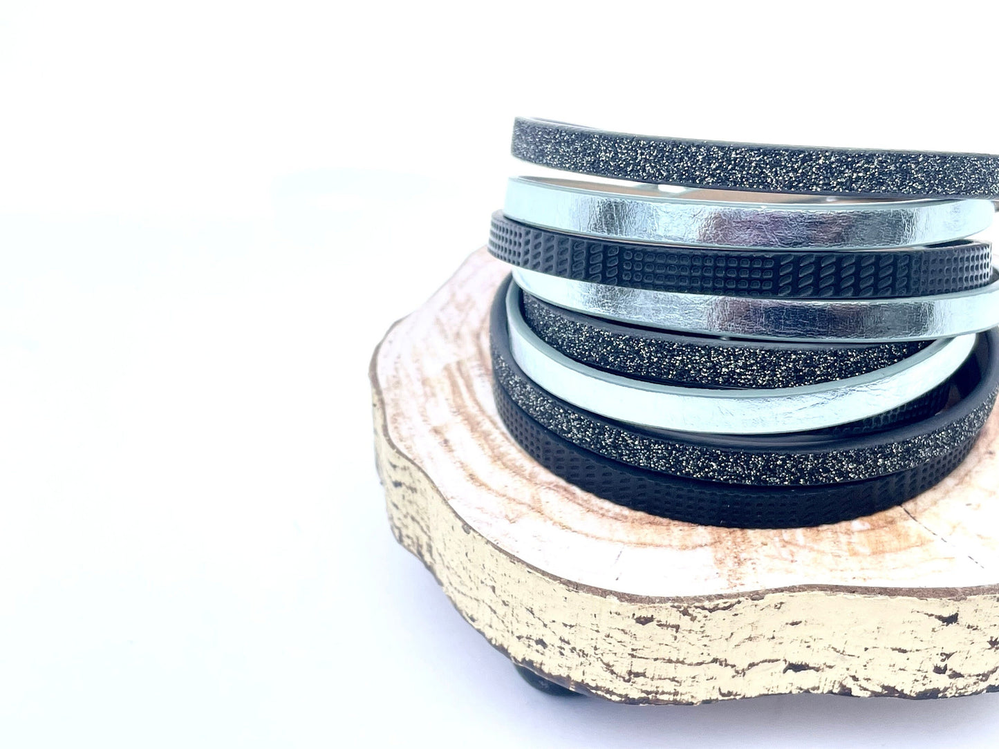 Bracelet de cuir noir et bleu argenté