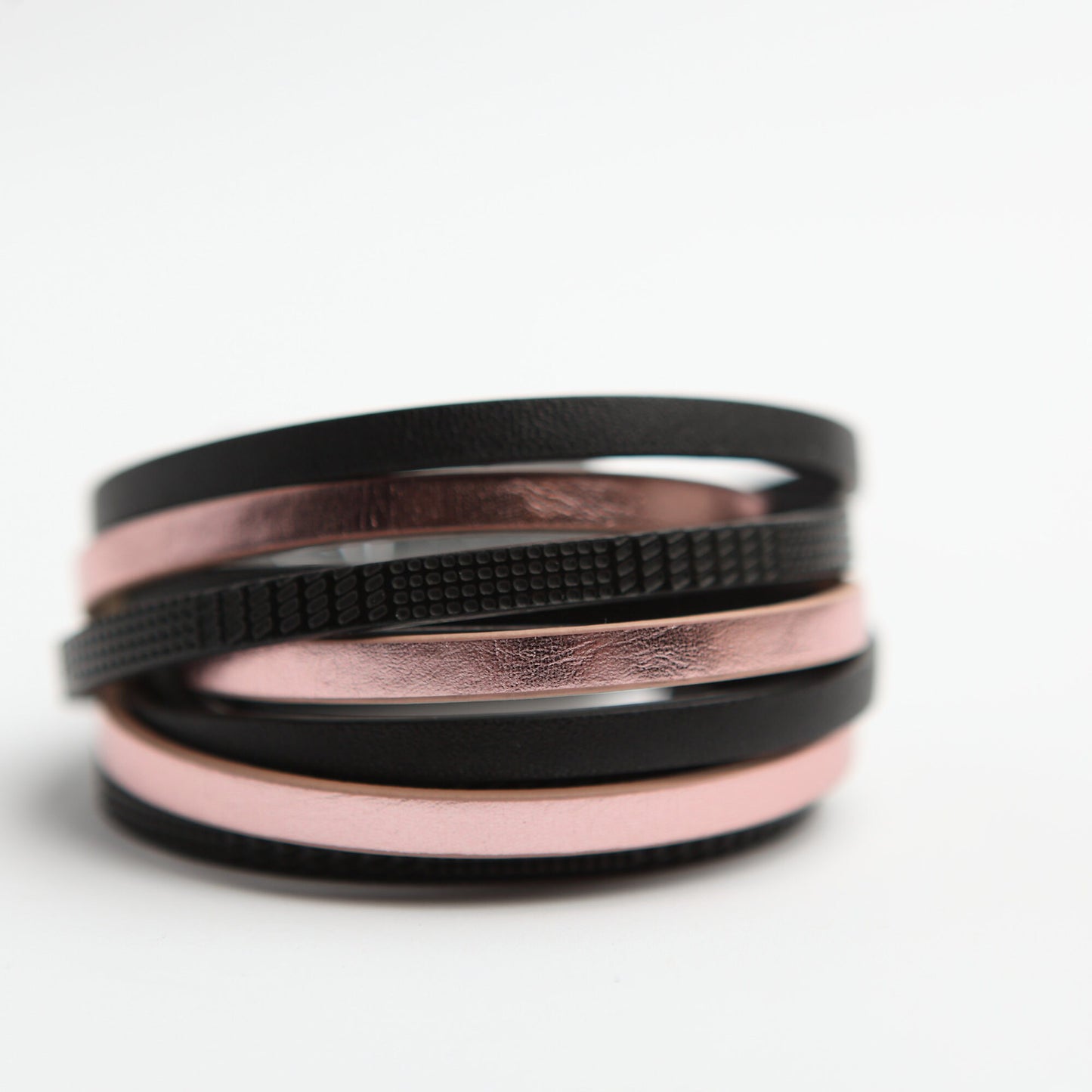 Bracelet cuir noir et or rose
