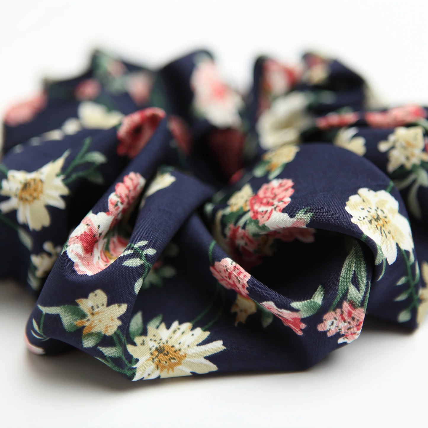 Chouchou fleuris bleu marin