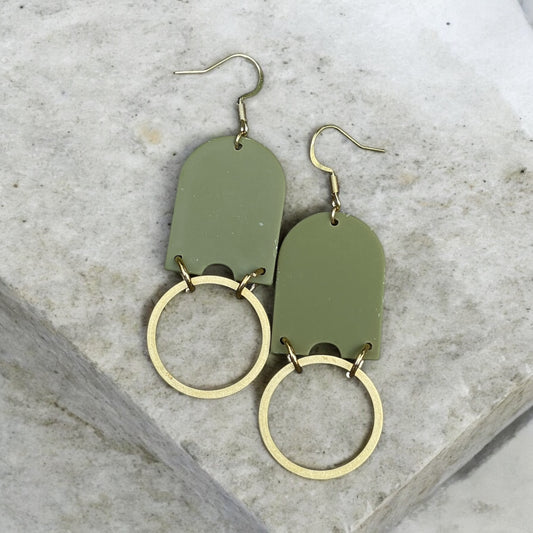 Boucles kaki et anneaux