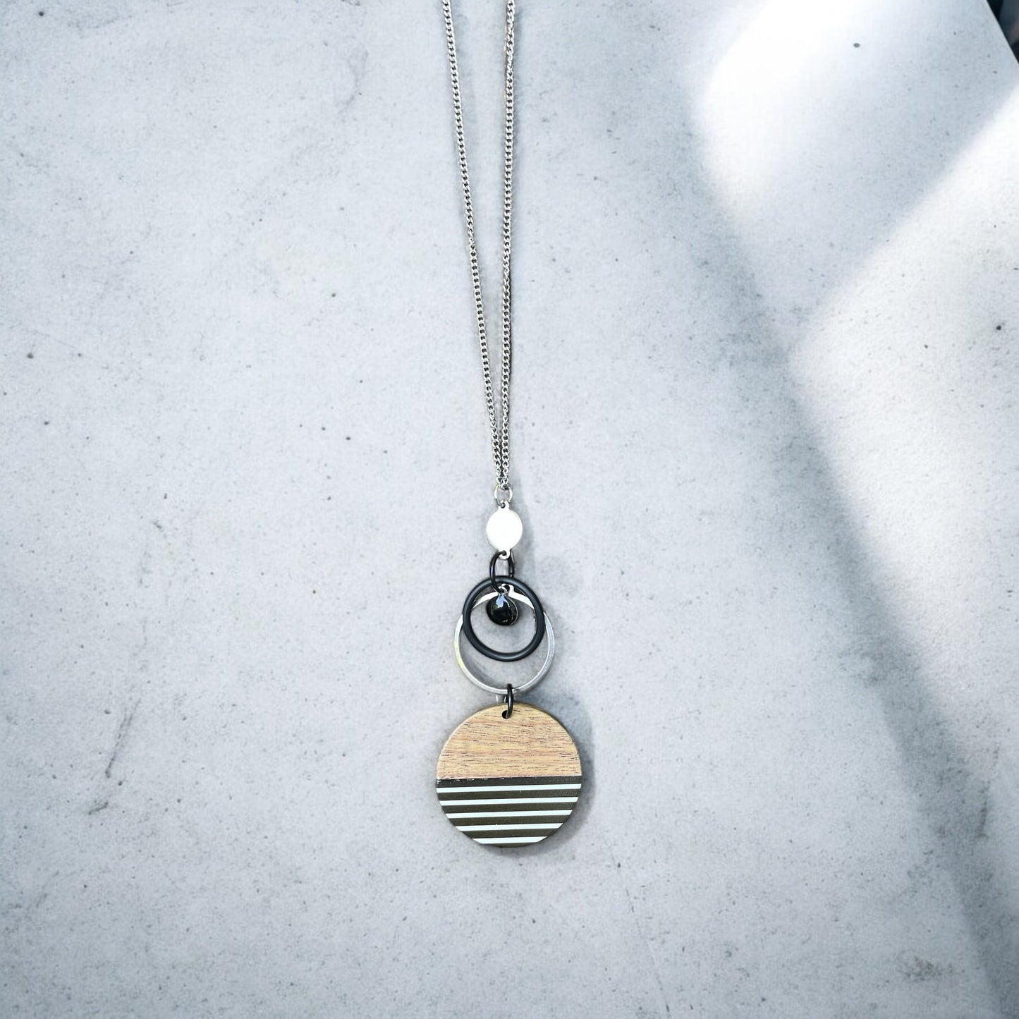 Collier bois rayures