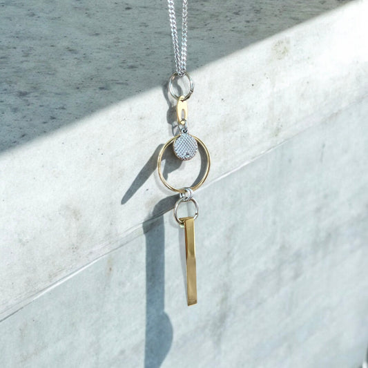 Le collier long élégant