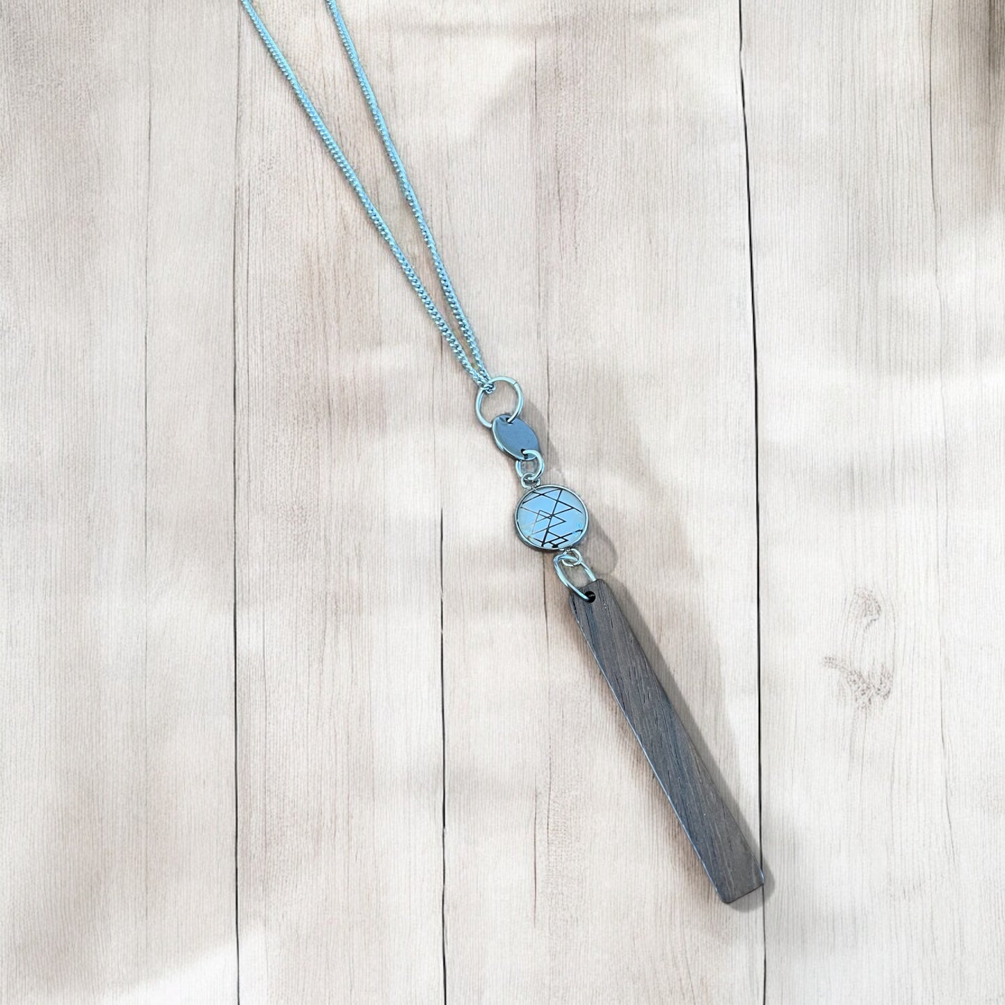 Collier pendentif cabochon et bois