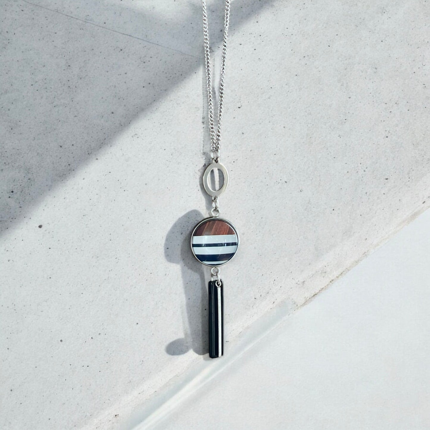 Collier long rayures