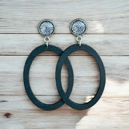 Boucles léopard et anneaux de bois