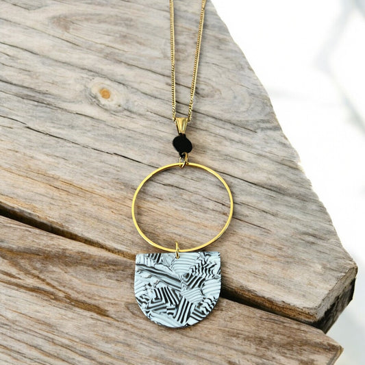 Le collier anneau moderne