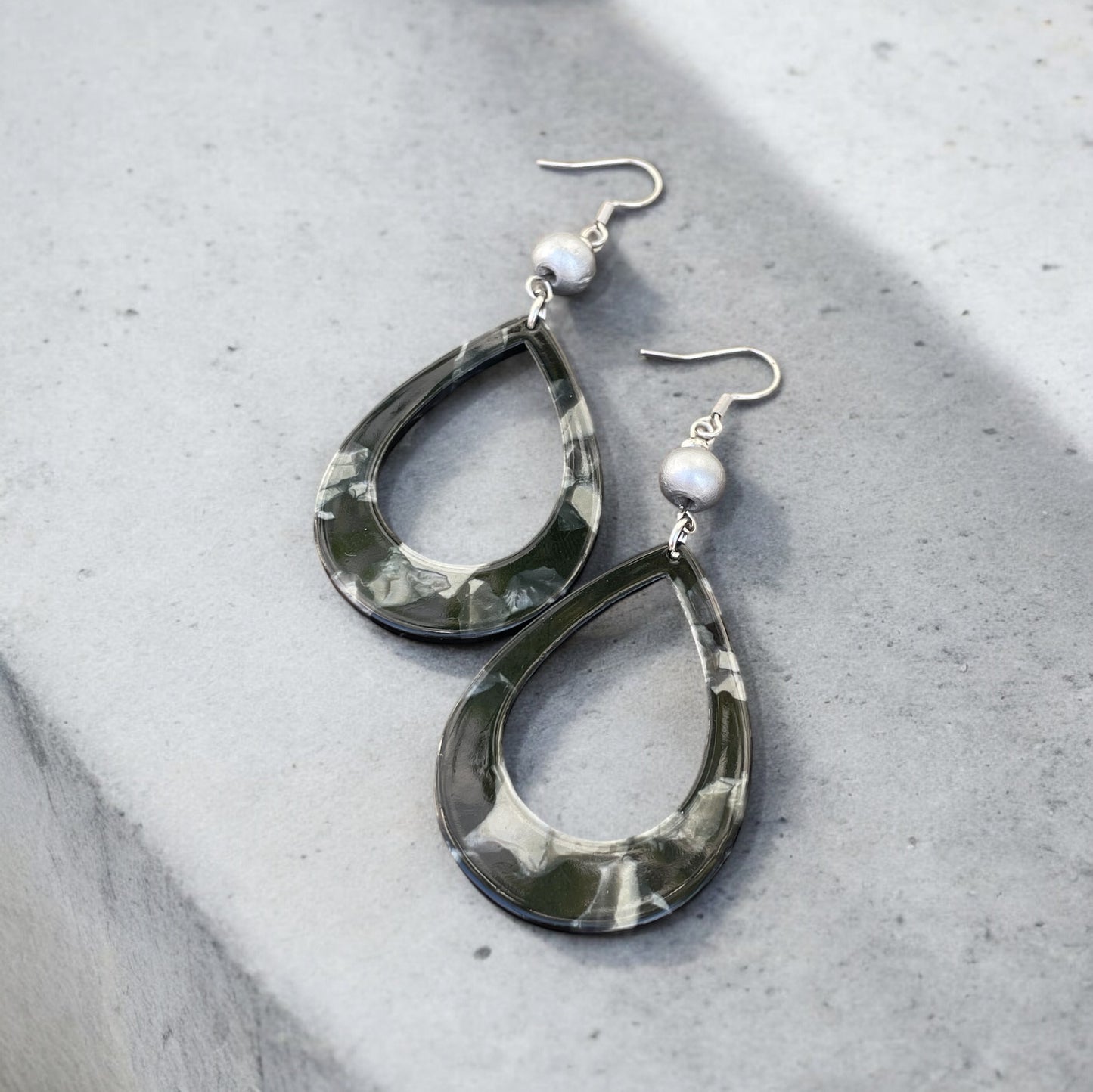 Boucles gouttes noir et argent