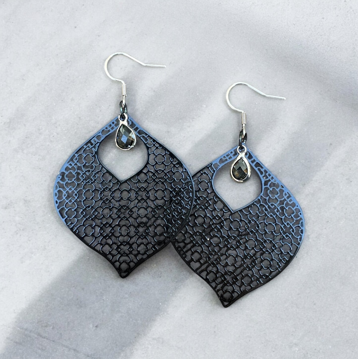 Gouttes filigranes noires