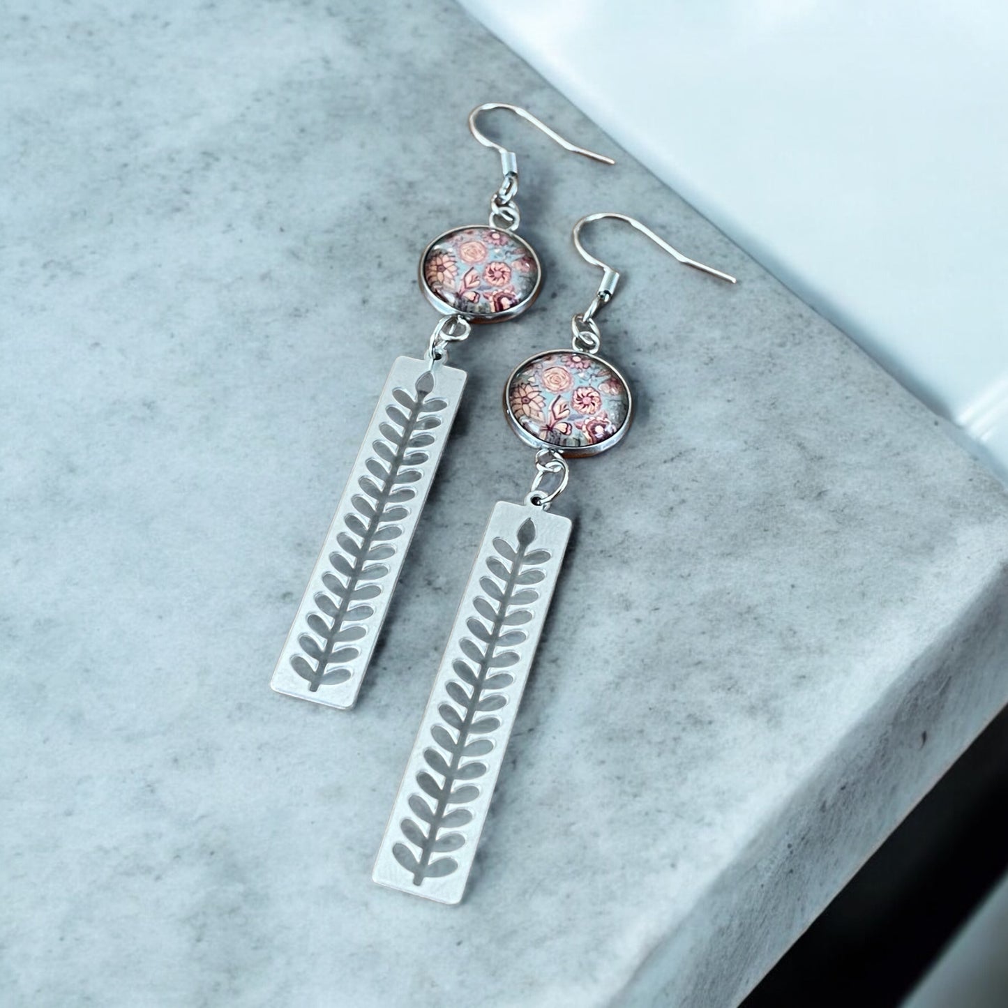 Longues boucles feuillage inox