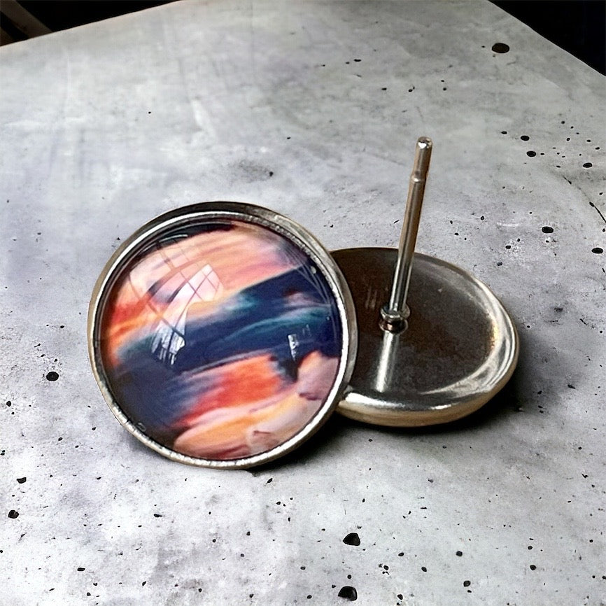 Clous d’oreilles abstraits