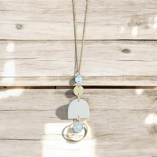 Collier long beige et blanc