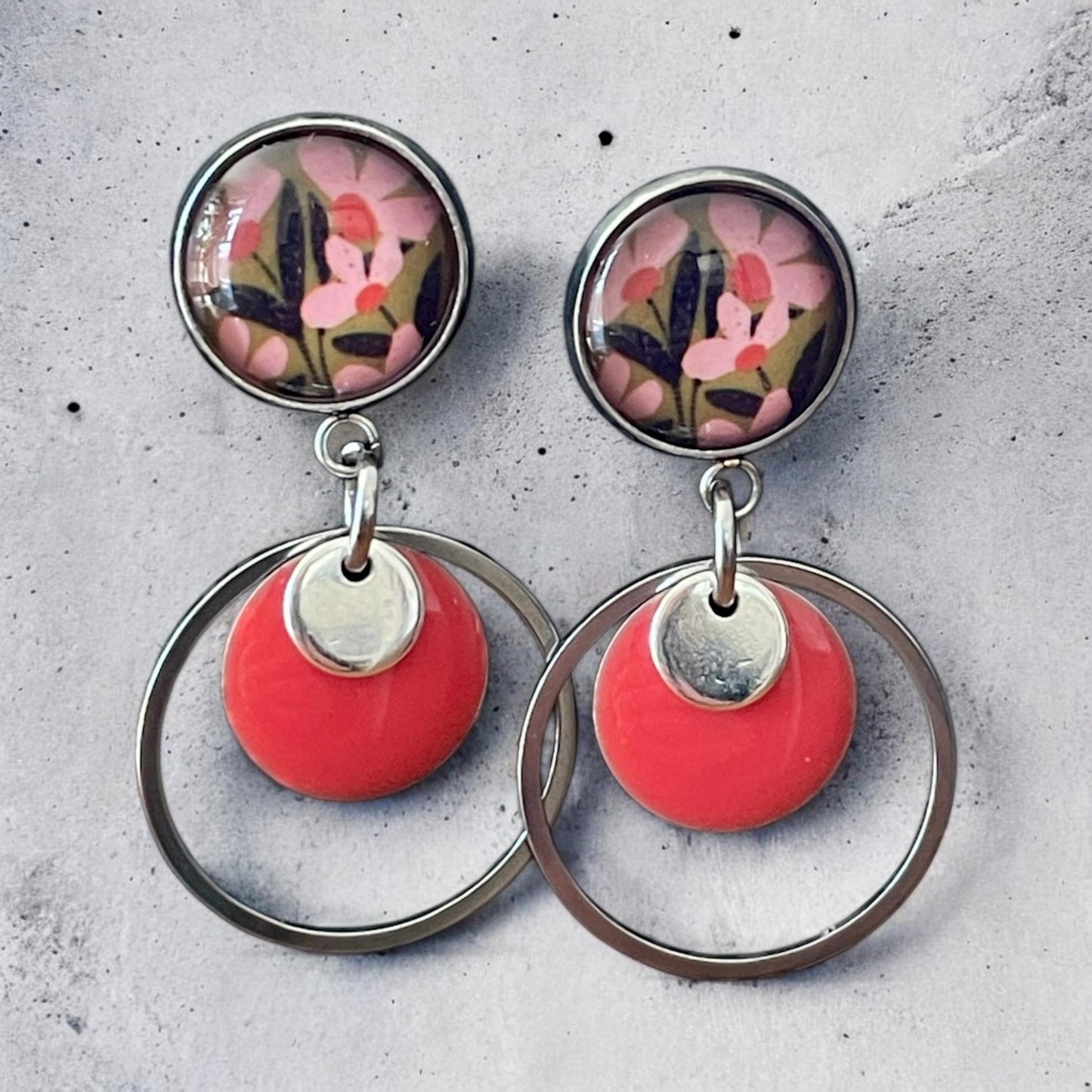 Cabochons et anneaux corail