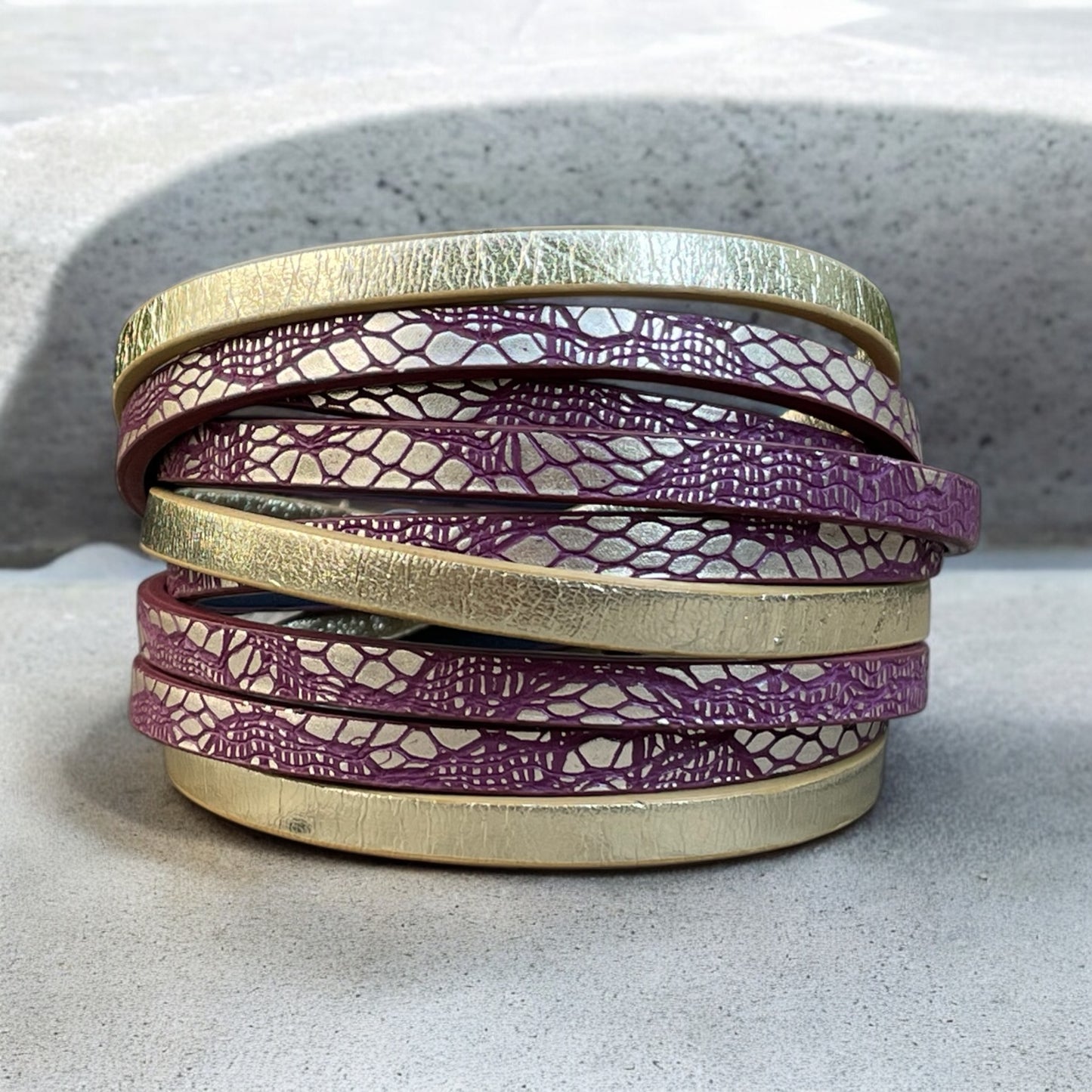 Bracelet de cuir or et bourgogne