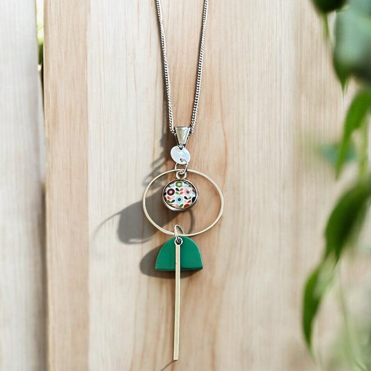 Le long collier coloré