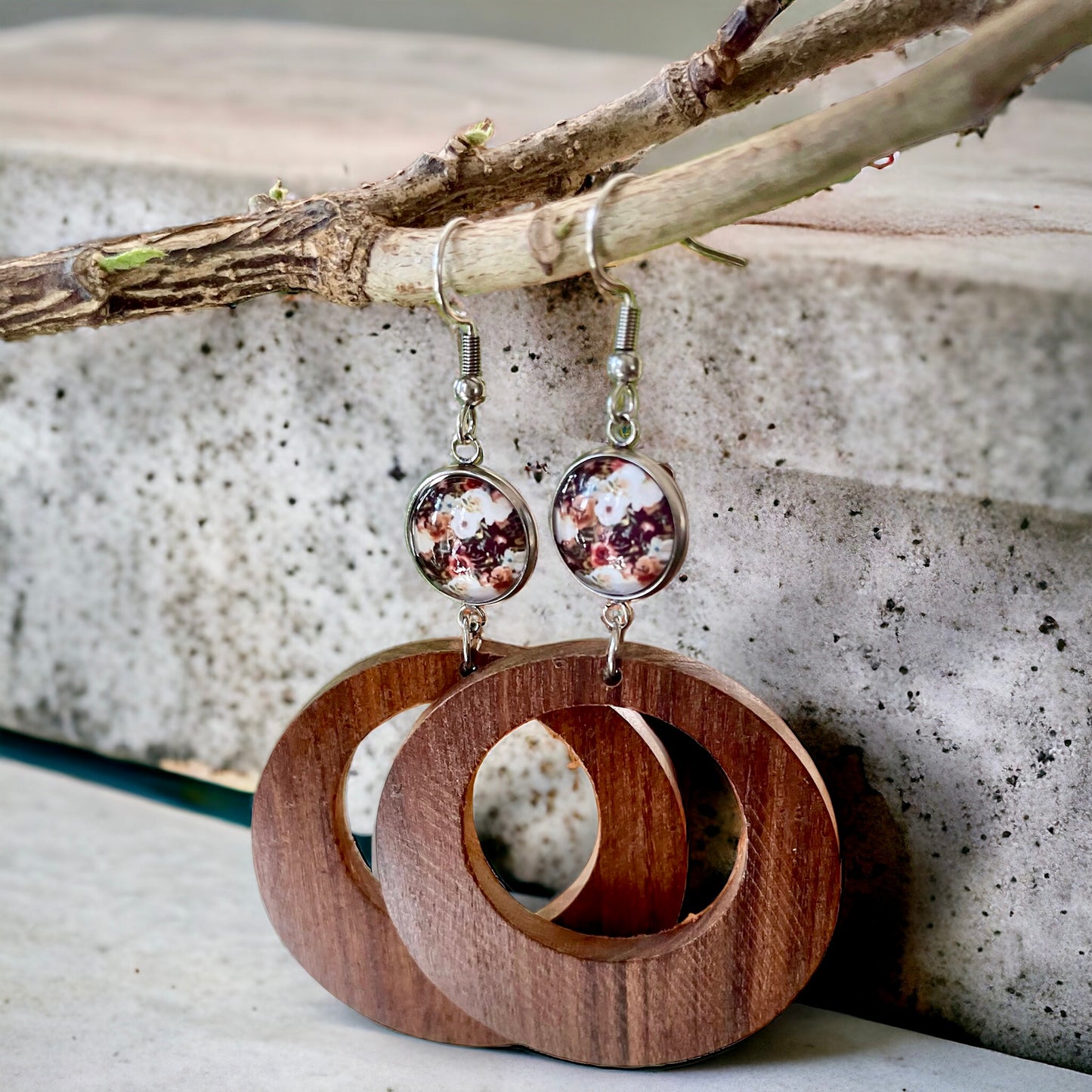 Grands anneaux de bois fleuris